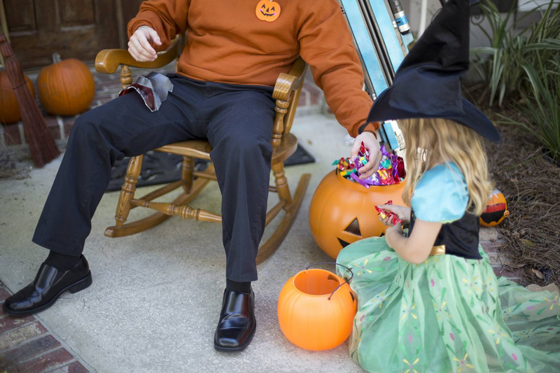 Illustration for article titled Soldier 76 Makes It A Very Dad Halloween